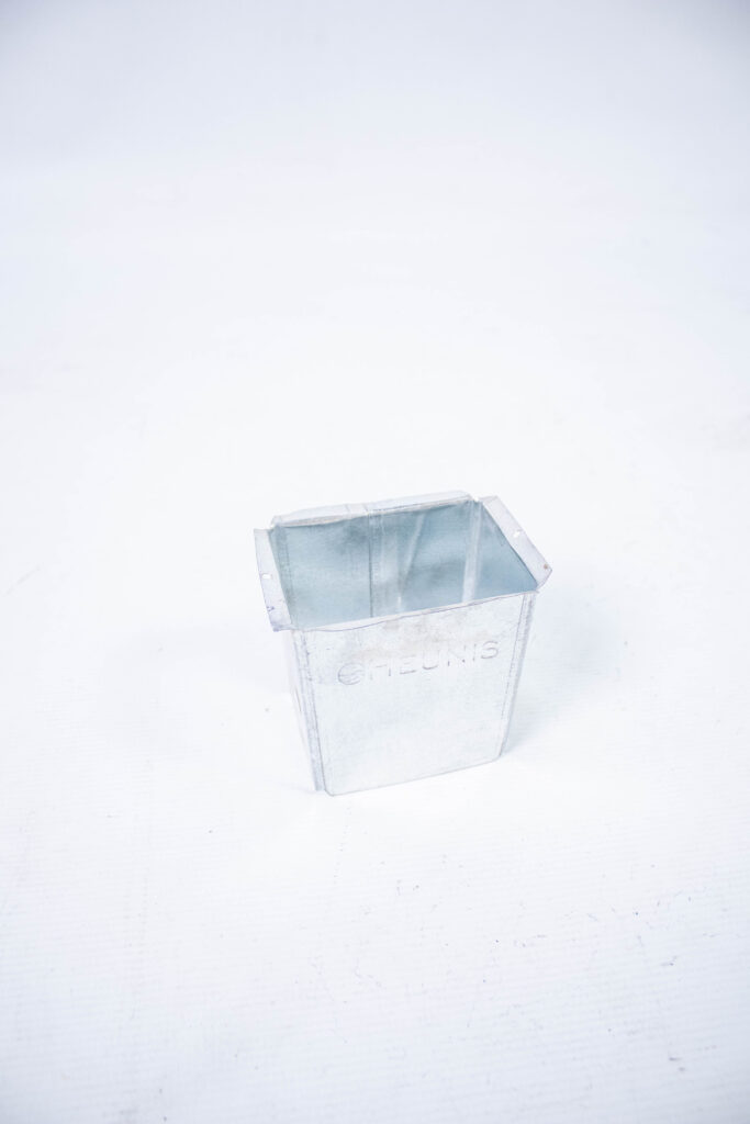 Gutter Outlet Square Lipped 0.40x100x75mm