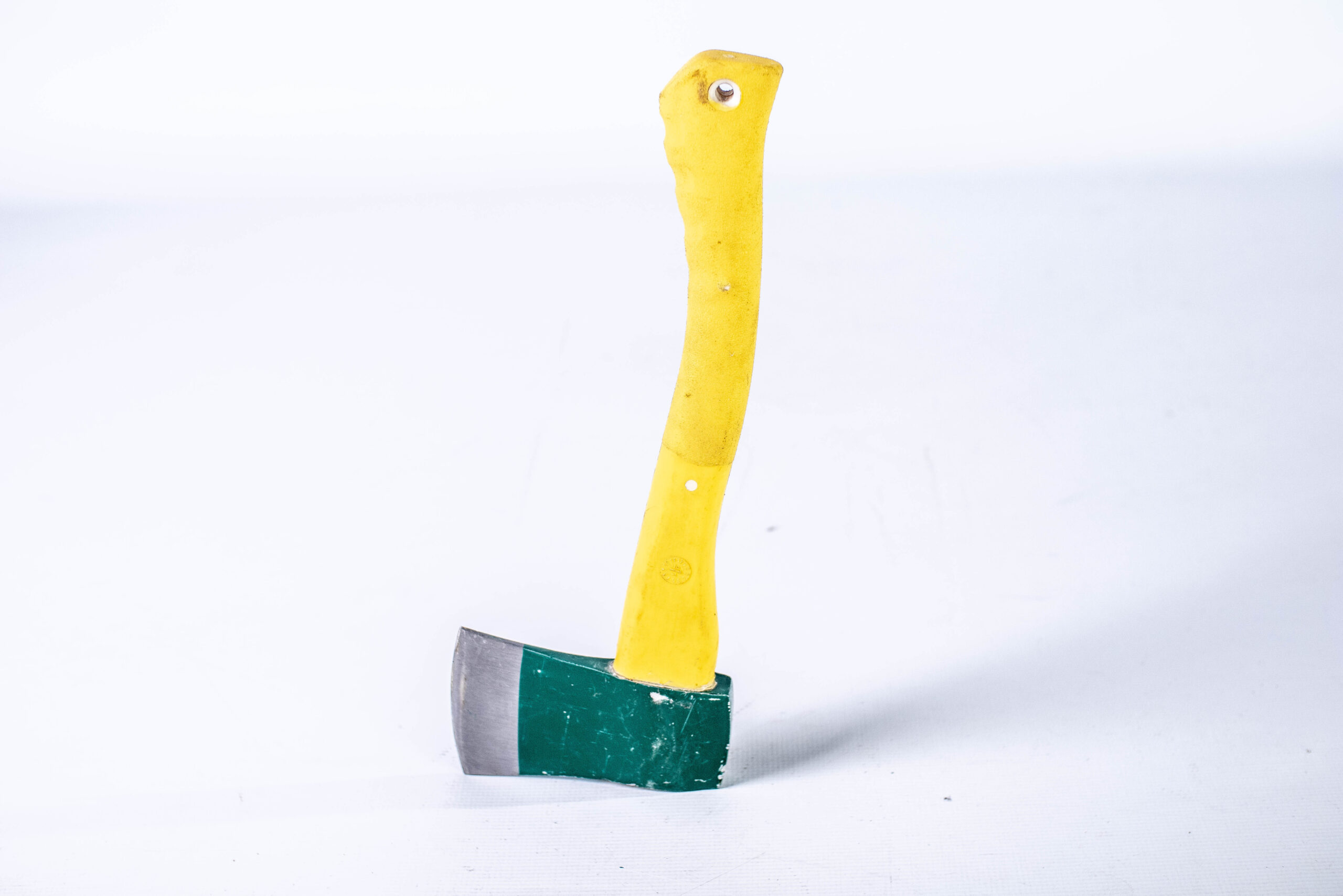 Lasher Axe 0.9kg Yellow Poly Handle